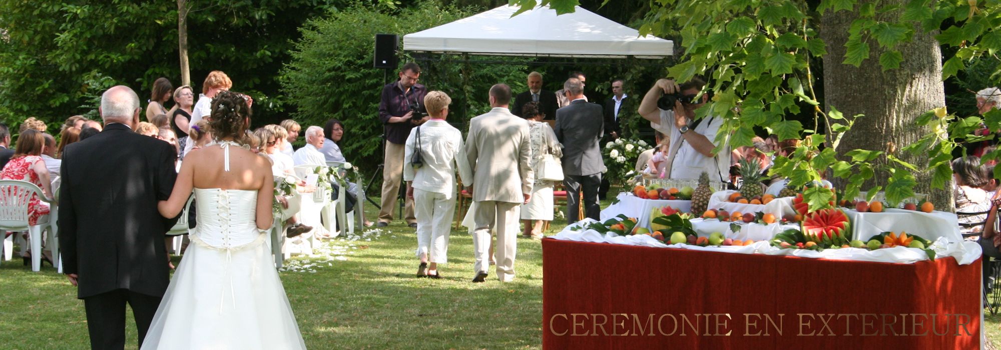 accueil_09_ceremonie_exterieure.jpg